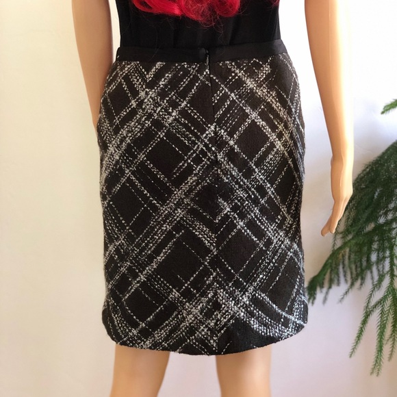 Liz Claiborne wool LIKE plaid skirt.  Fully lined - Picture 3 of 5